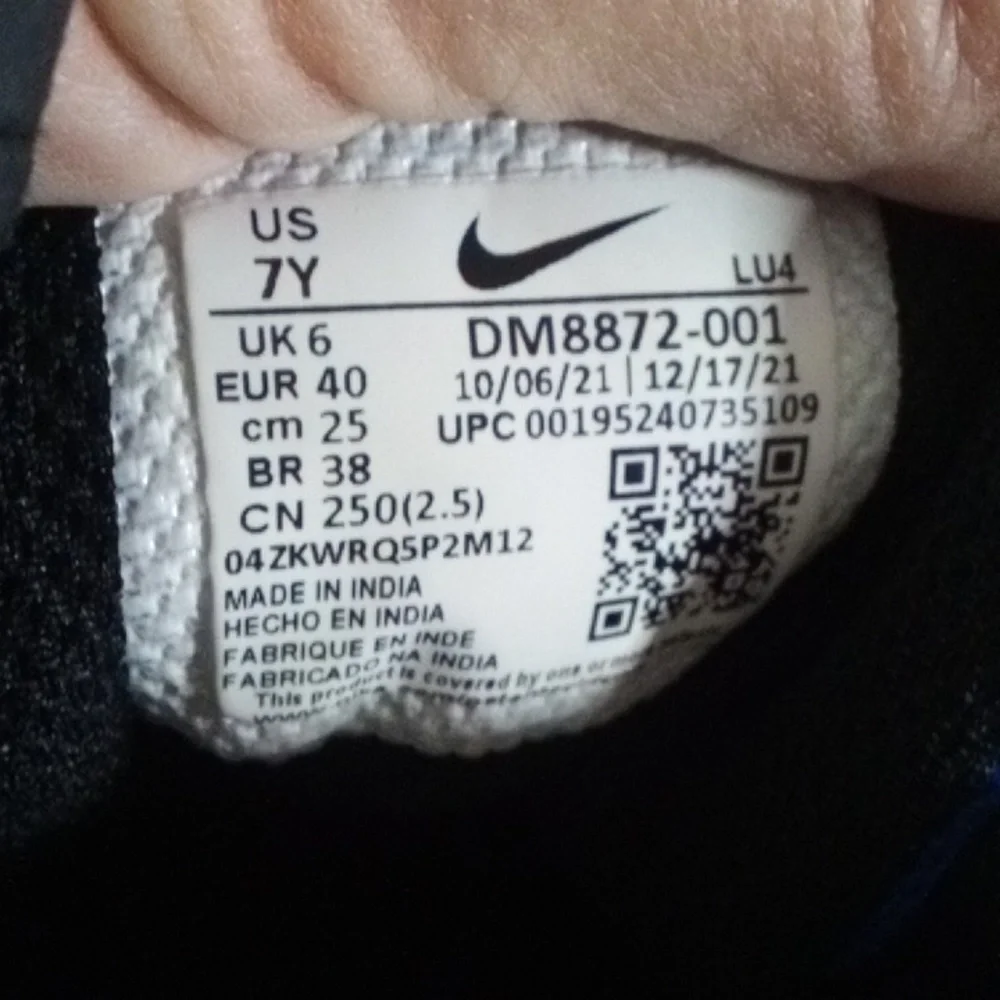 Nike Youth Size 7 =Womens 8.5 Blue and Black High-Top Sneakers.